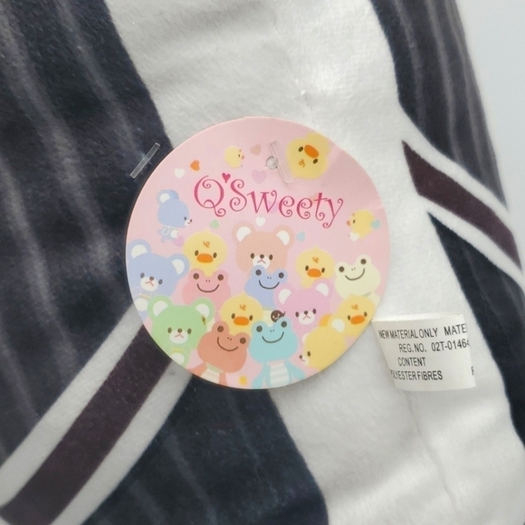 Over sized Cupcake Plush Pillow - NEW - - Picture 3 of 8